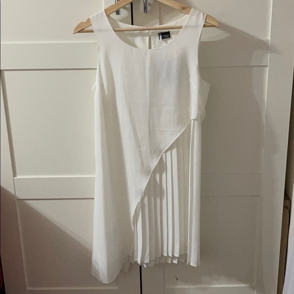 Urban Outfitters White Pleated sleeveless dress - Picture 2 of 5